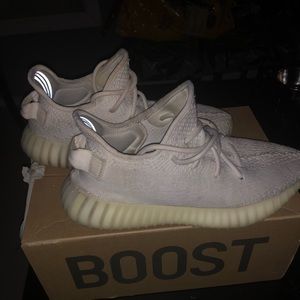 YEEZY TRIPLE WHITE SIZE 7 WORN